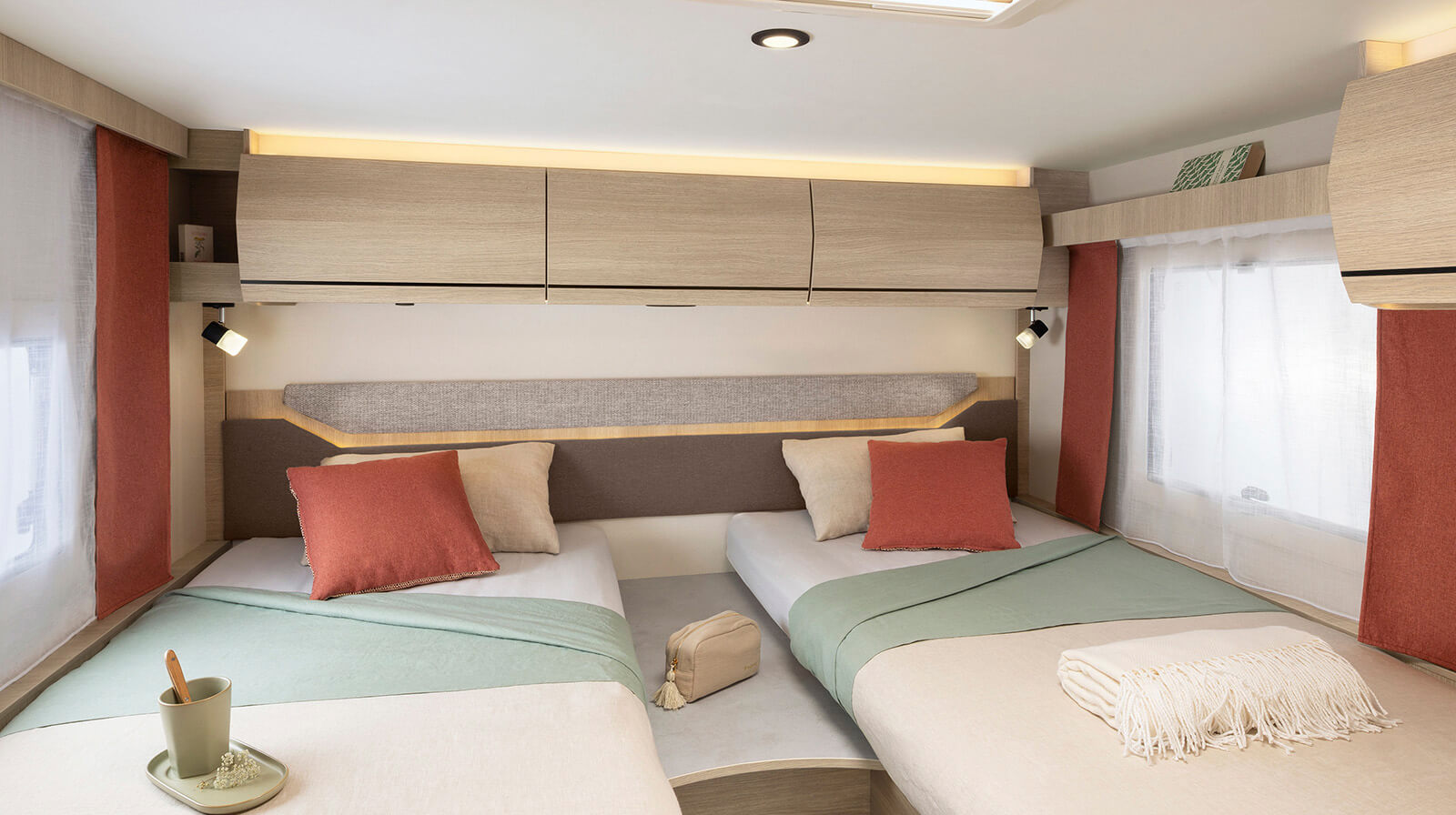 FOTO INTERNE RAPIDO Autocaravan 666F