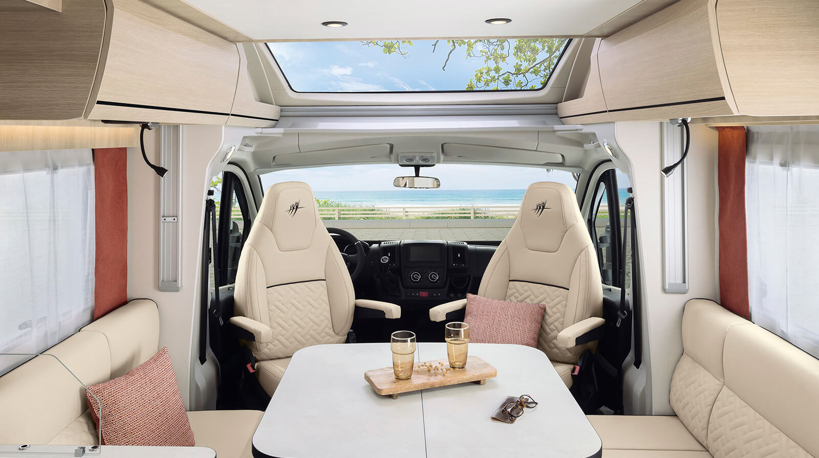 FOTO INTERNE RAPIDO Autocaravan 686F