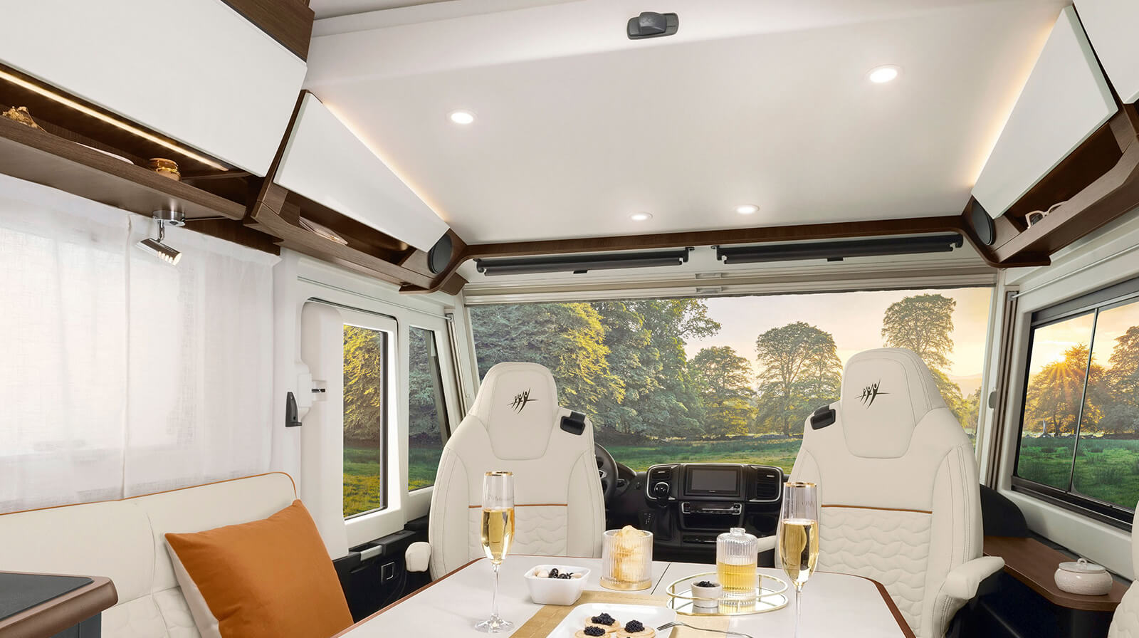 FOTO INTERNE RAPIDO Autocaravan 8066dF