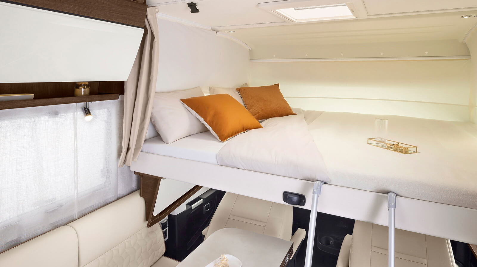 FOTO INTERNE RAPIDO Autocaravan 8066dF