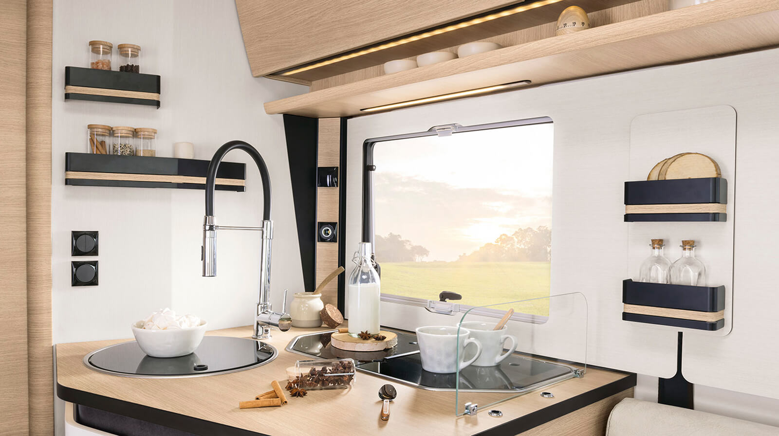 FOTO INTERNE RAPIDO Autocaravan 8096dF