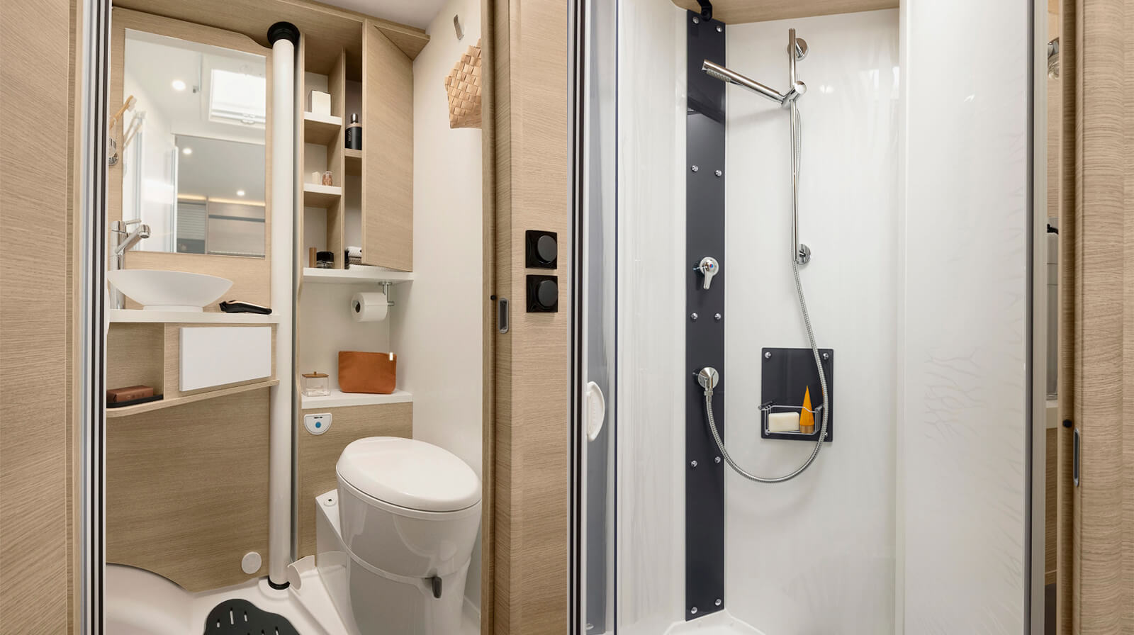 FOTO INTERNE RAPIDO Autocaravan 854F