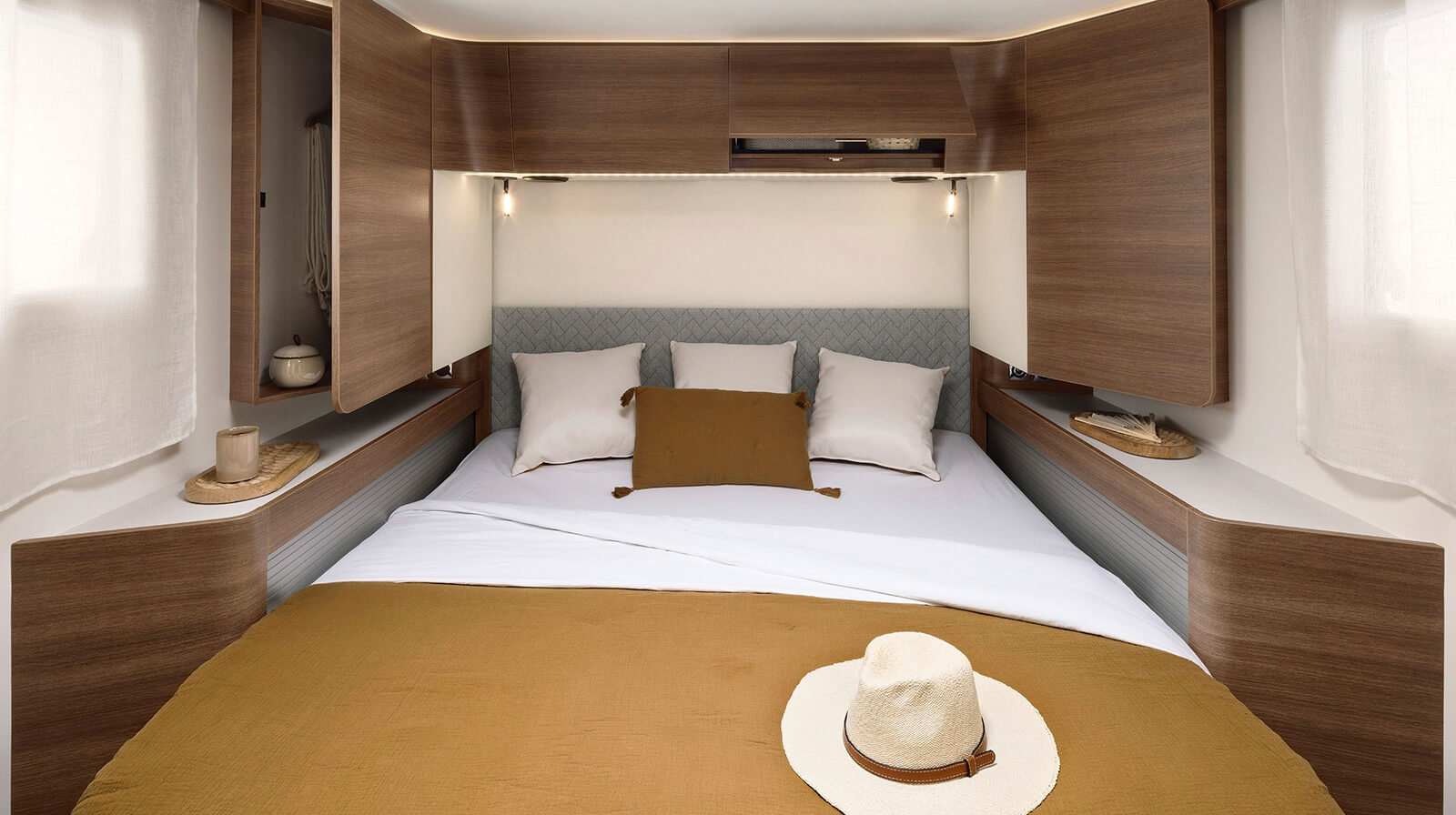 FOTO INTERNE RAPIDO Autocaravan 896F