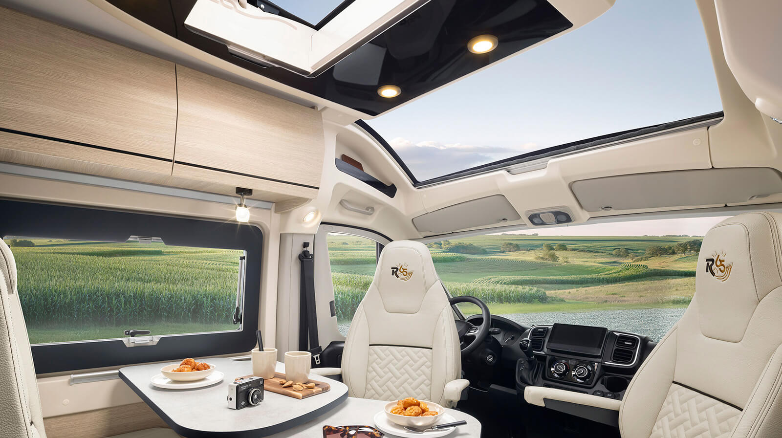 FOTO INTERNE RAPIDO Autocaravan V62