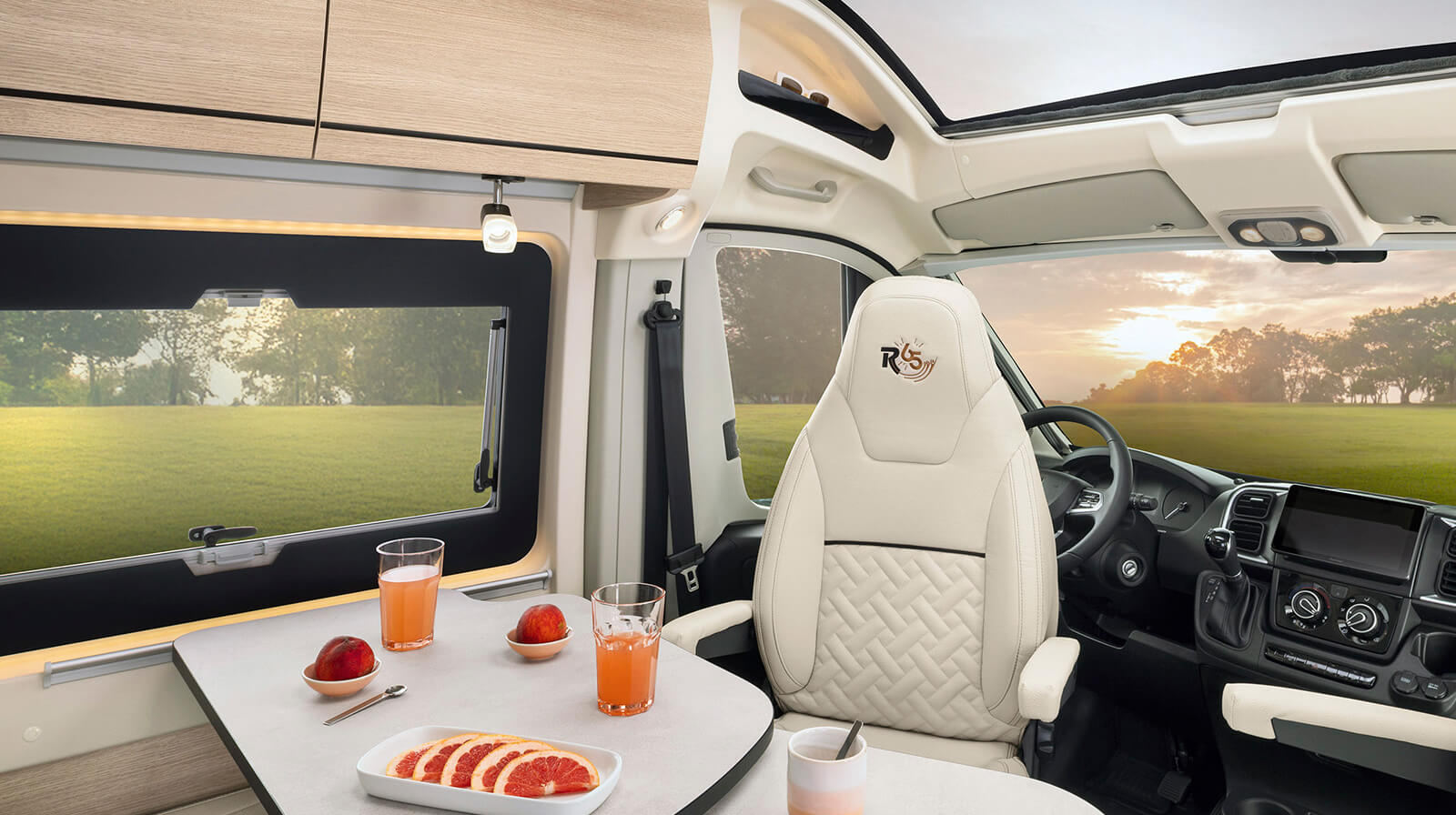 FOTO INTERNE RAPIDO Autocaravan V62